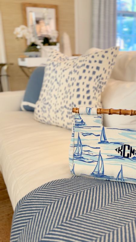 Obsessed 💙 I’m such a bag lady…this bamboo handle canvas clutch in boat print is going to be perfect for summer! Monogram optional

#LTKItBag #LTKVideo #LTKOver40