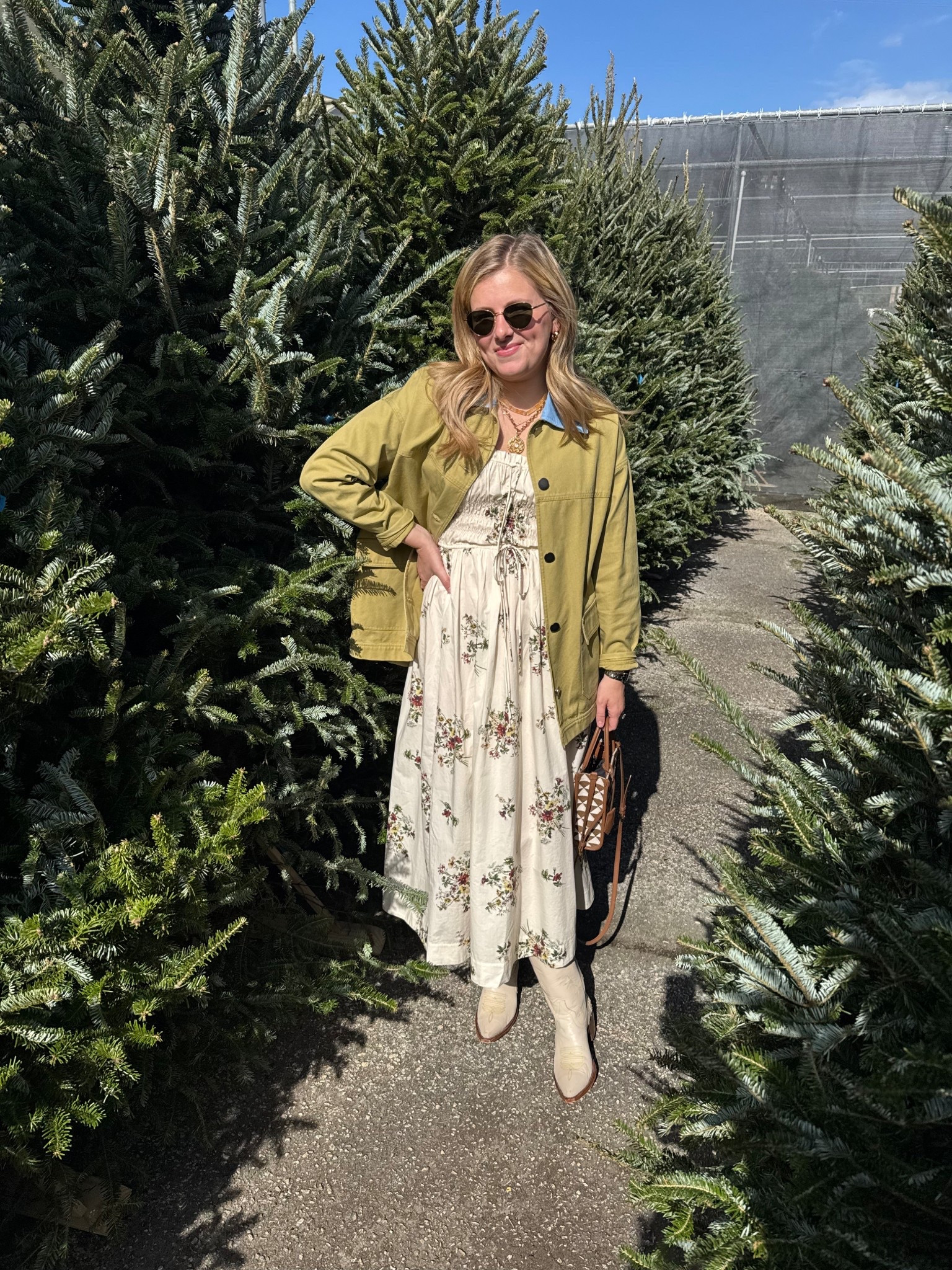 Floral dress
Barn coat
Cowboy boots 