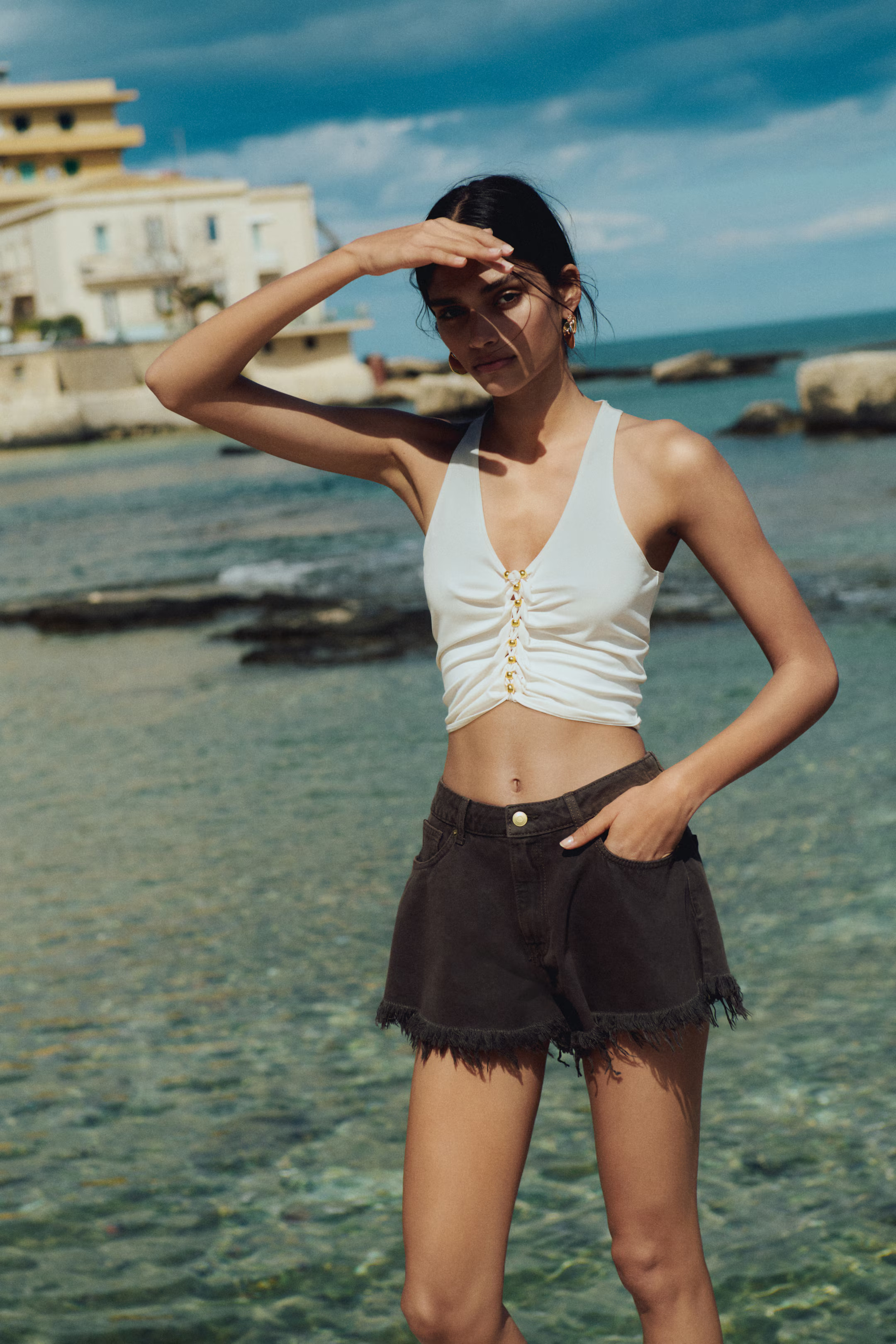 Frayed-edge denim shorts | H&M (UK, MY, IN, SG, PH, TW, HK)