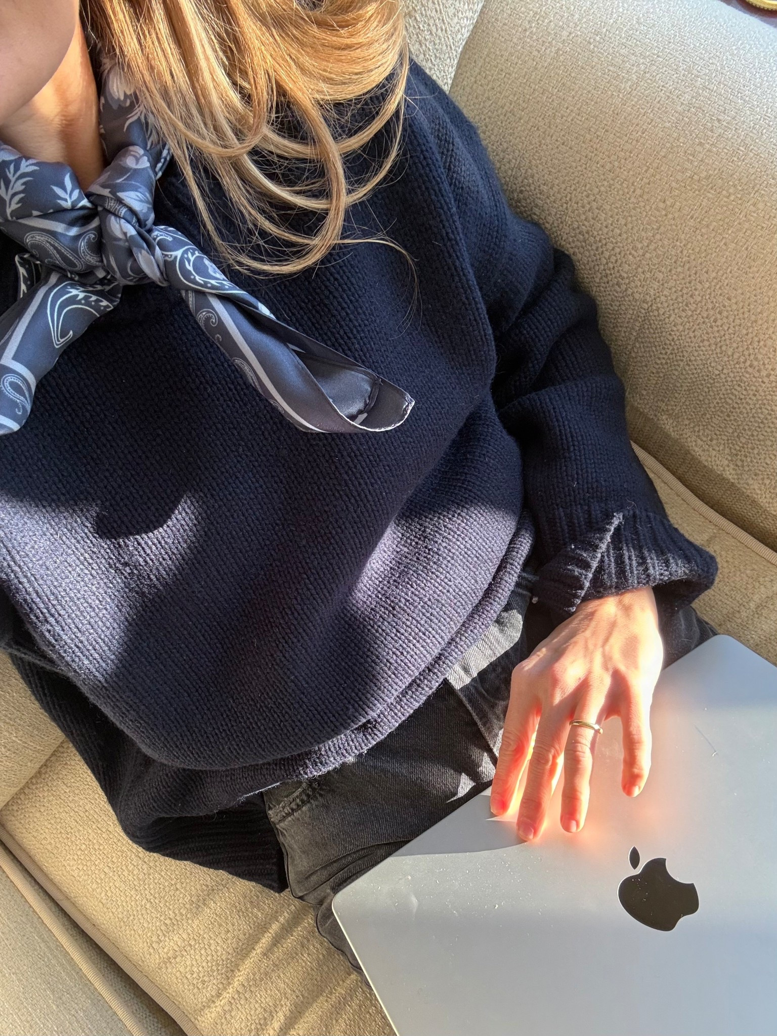 Morning light shows off these knot details so well! 