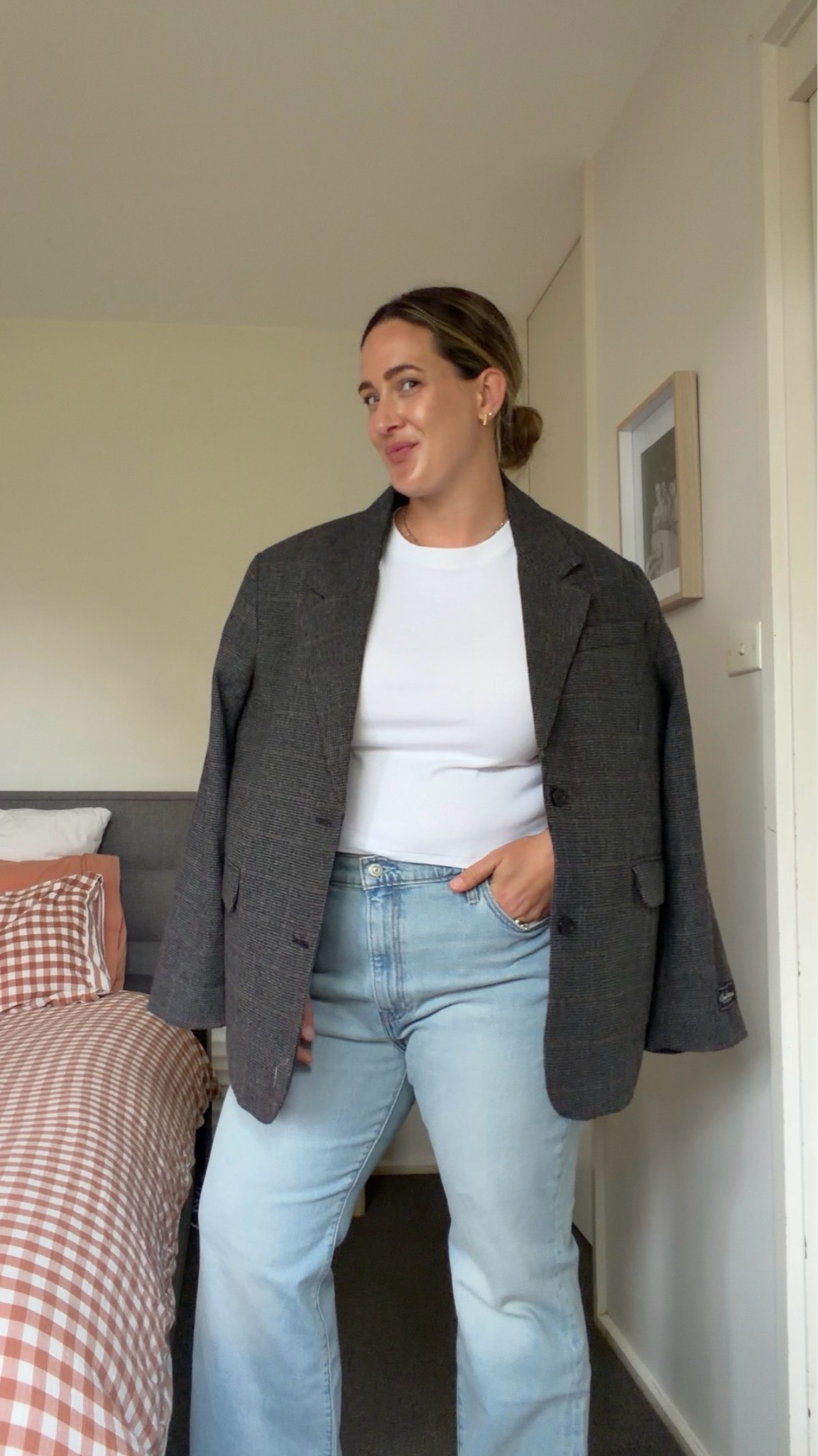 Elevated jeans & a tee? Yes please! These pieces will take you from day to night in the most comfortable way 😍

Jeans - size 34 (could also wear 32)
Tee- size XL
Blazer- size XL

#levisxltk #levis #tryon #daytonight #midsize AD