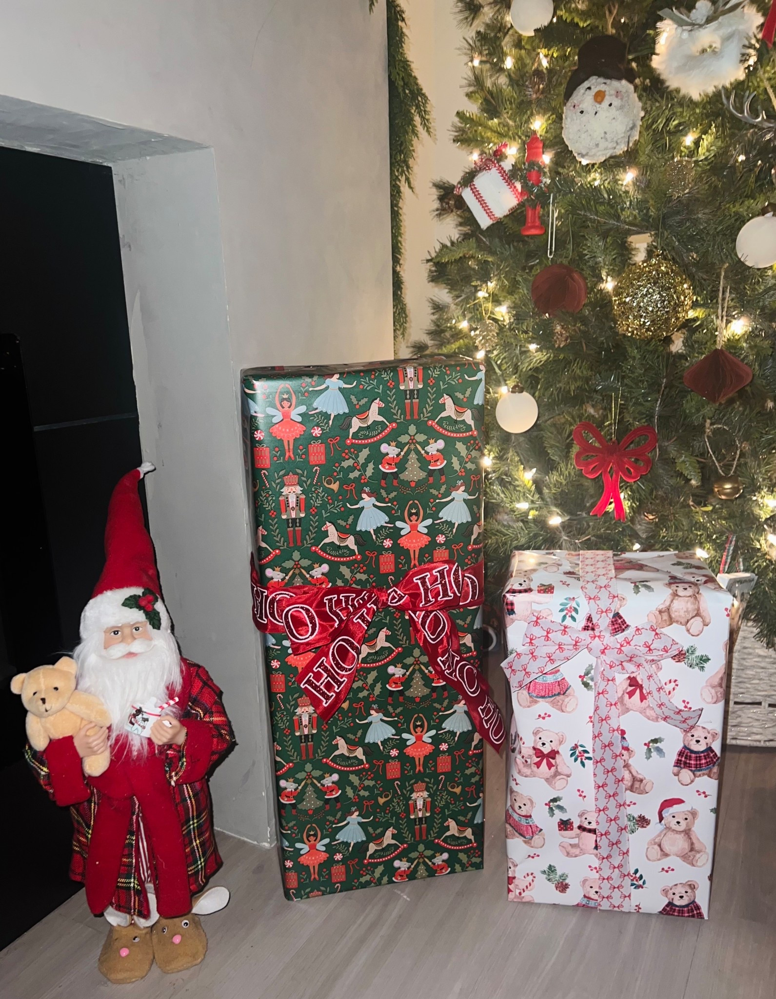 Love this wrapping paper it’s giving Ralph Lauren Christmas vibes ❤️🧸
Ralph Lauren Christmas/ Christmas wrapping paper/ Christmas ribbon/ Christmas Santa Claus/ Christmas decor

#LTKHome #LTKHoliday #LTKSeasonal