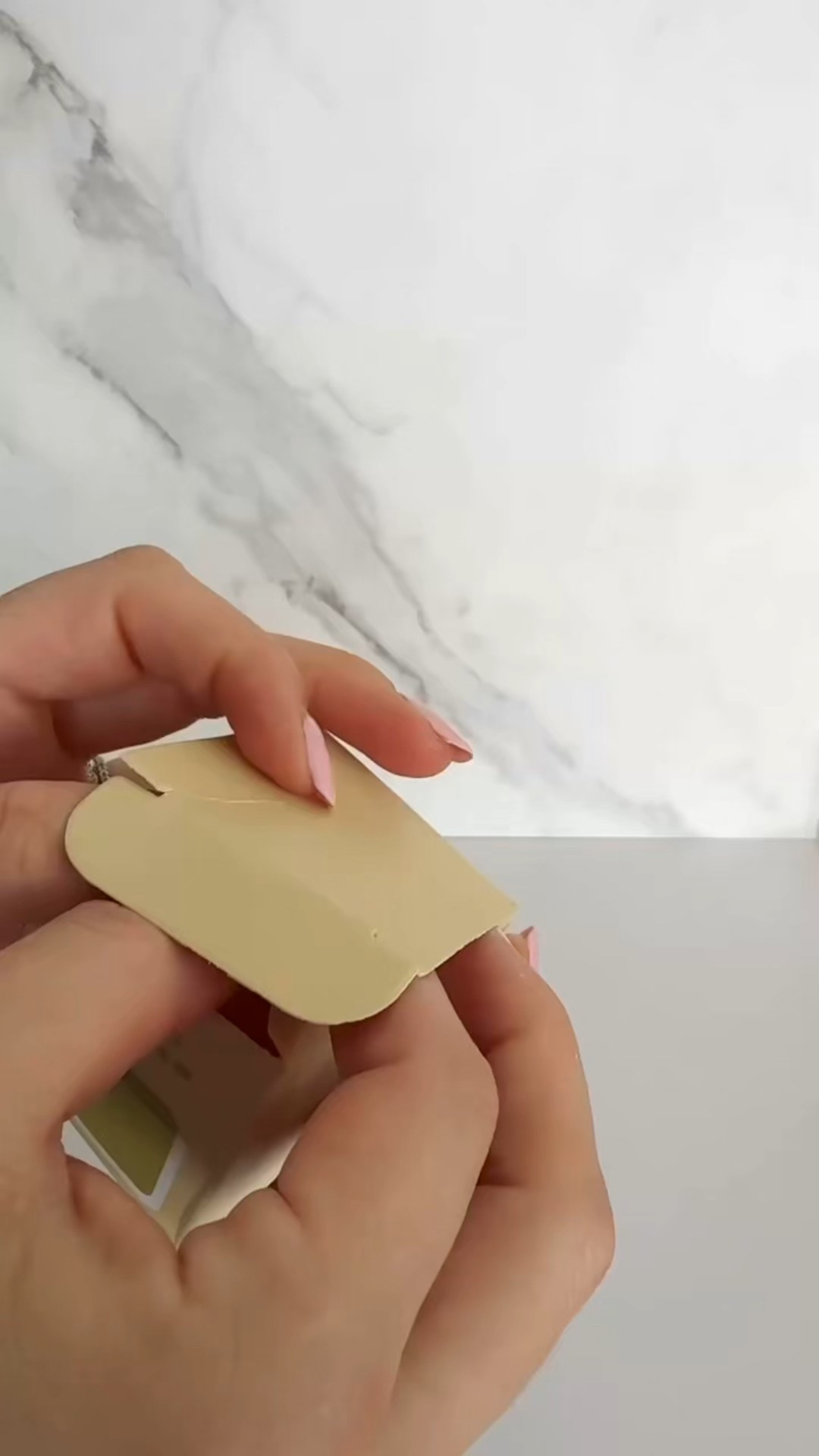 This tiny lint roller is my new grab-and-go lifesaver 🤍
Perfect for travel, the car, or quick touch-ups before heading out the door. Washable, reusable, and surprisingly powerful for its size…. one of those little things that just makes life easier.

SHOP : https://amzn.markable.ai/GIunmTFC

#everydayessentials #littlelifesavers #onthegoitems

#LTKmomlife #LTKgrwm #LTKHome