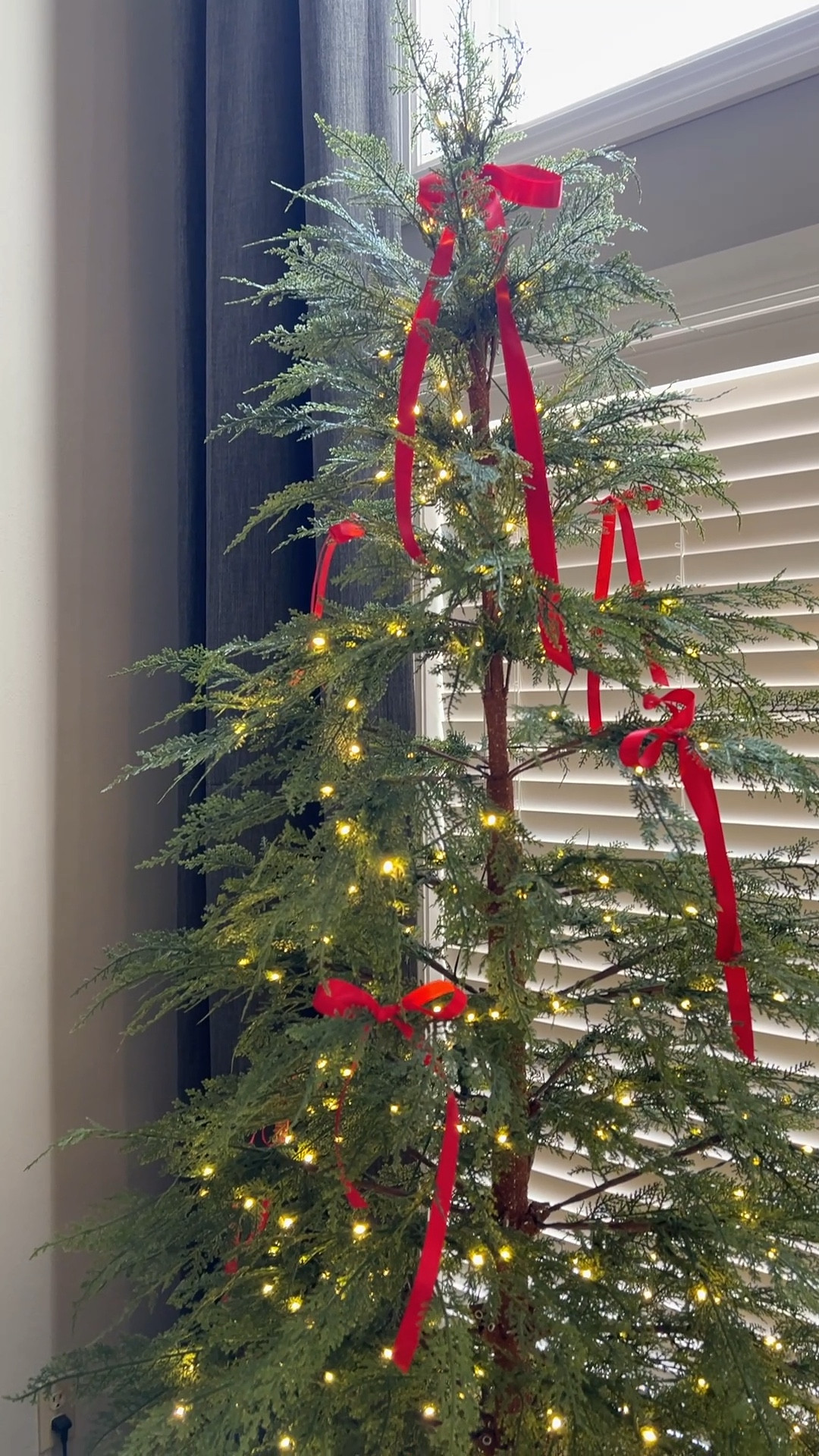 Sparse Christmas Tree

#LTKHome #LTKSeasonal