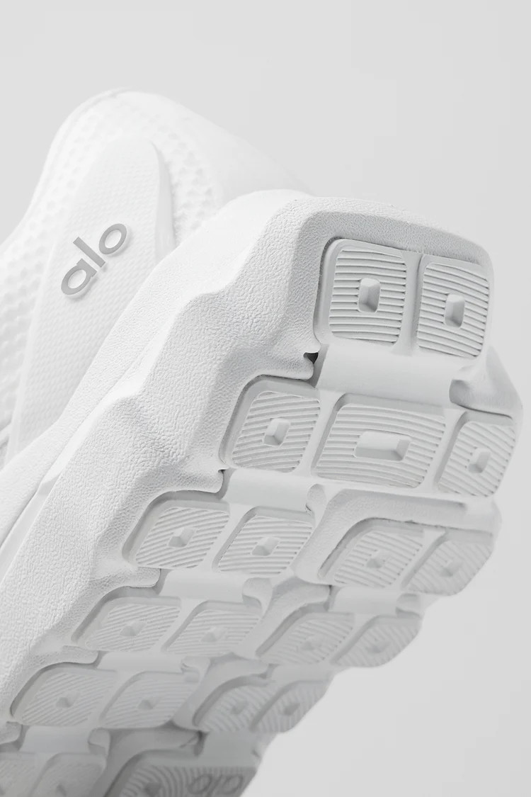 ALO Runner - White/White | Alo Yoga (US)