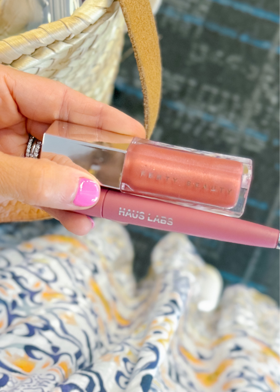 my fave lip duo

Crayon color: MAUVE MATTE
Gloss color: FU$$Y