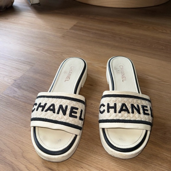 CHANEL Women's Cream and Black Slide Sandals | Poshmark
