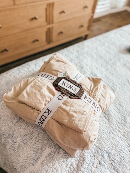 If you like to keep your linen closet tidy, then you need these bed sheet bands in your life! 

I like how they have the size written, making them easy to grab and go! 

Linen closet organizing 
Bed sheets organizers 
Tommy Bahama Quilt 

#LTKhome #LTKfindsunder100 #LTKfindsunder50