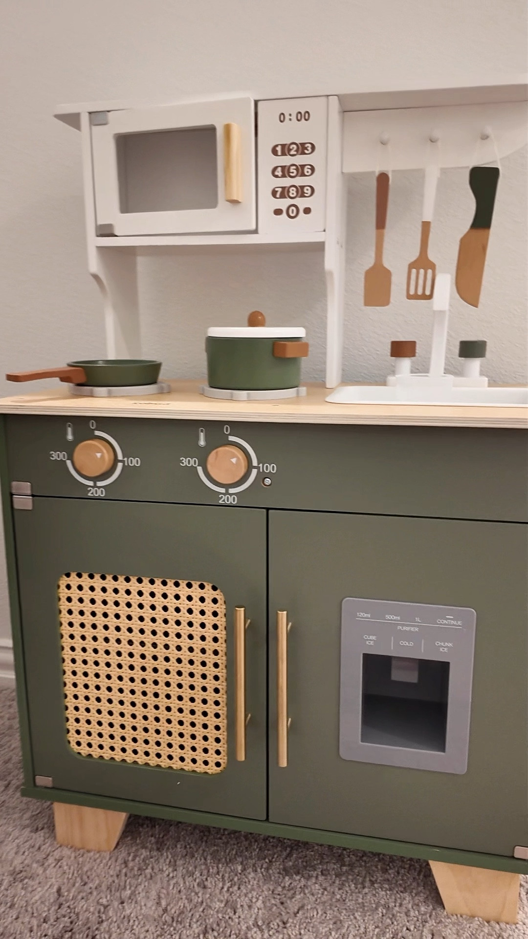 Welcome to Tiny Kitchen, Big Style - Toddler edition 👨🏾‍🍳💚

Legend said…if mommy is gonna cook in style, so am I! Our little young chef in training now has a matching aesthetic😂🫶🏽

#LTKGiftGuide #LTKHome #LTKKids