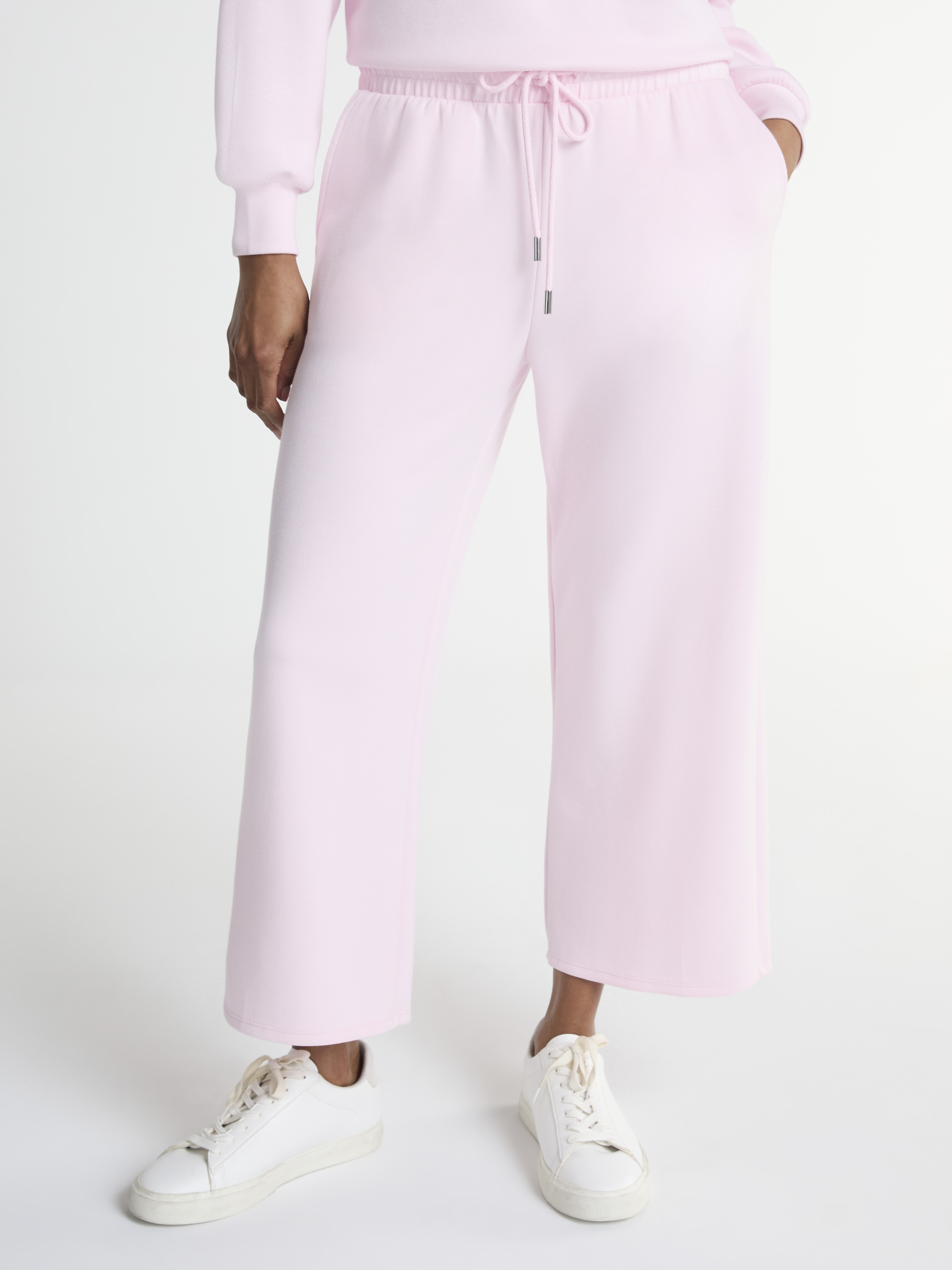 Scoop Women's and Women's Plus Scubaknit Cropped Sweatpants, Sizes XS-4X | Walmart (US)