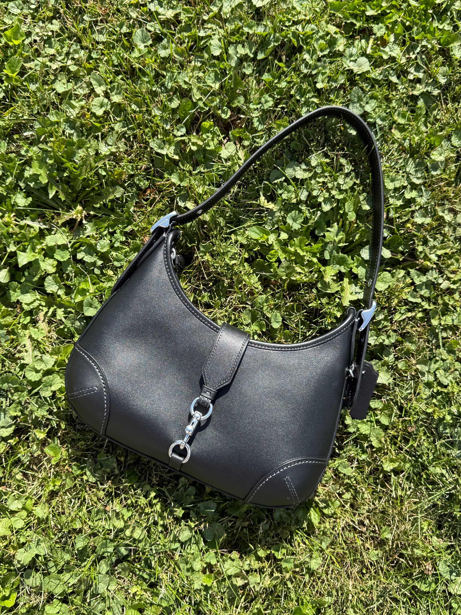 the coach hamptons hobo bag in black 🤍 #coach #hamptonshobo 