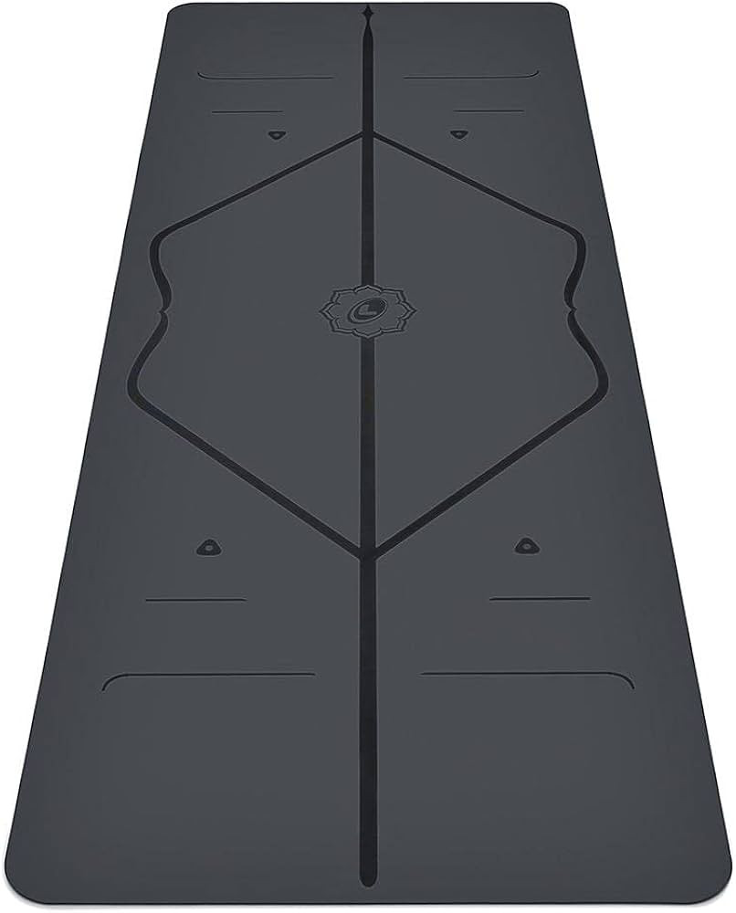 Liforme Original Yoga Mat – Free Yoga Bag Included - Patented Alignment System, Warrior-like Gr... | Amazon (US)