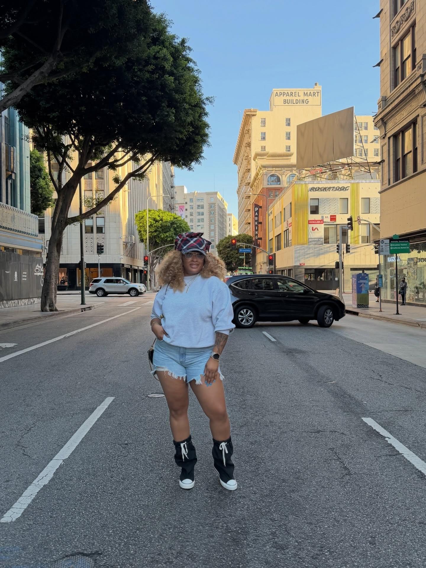 Driving the wrong direction on a one way trying to hit the Queen is crazy 😂

Hat: @shopadw 
Shorts: @abercrombie 
Kicks: @converse x @vaquera.nyc