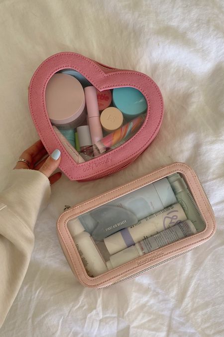 The cutest cosmetic bag!!

Travel must haves, toiletry bag, cosmetic bag, makeup bag, pack with me, asmr packing

#LTKFind #LTKbeauty #LTKtravel