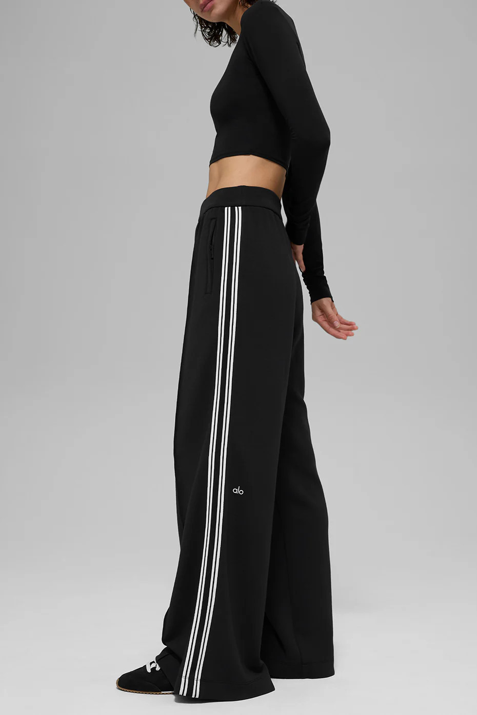 ALO | Track Star Wide Leg Pants (Regular) in Black, Size: Medium | Alo Yoga (US)