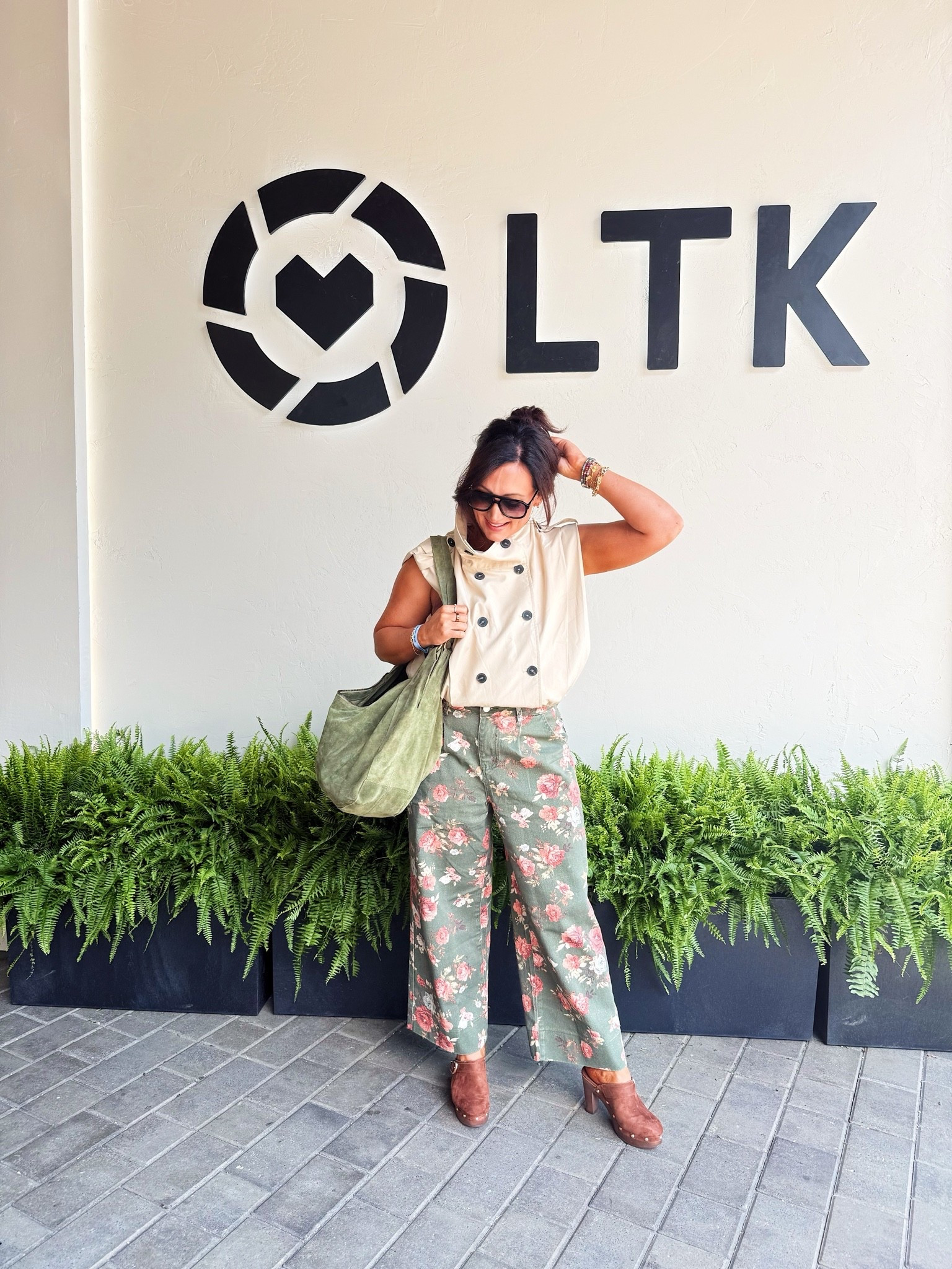LTKcon outfit!
medium vest - runs big 
medium pants - SO good
shoes true to size