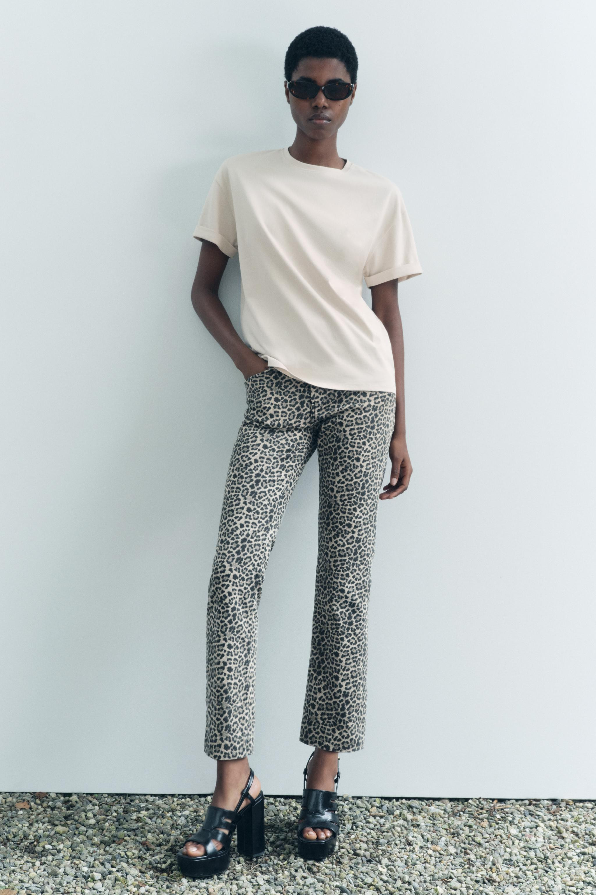 REGULAR FIT - ROUND NECK - NORMAL LENGTH - SHORT SLEEVEST-shirt made of 100% cotton. Round neck a... | Zara UK