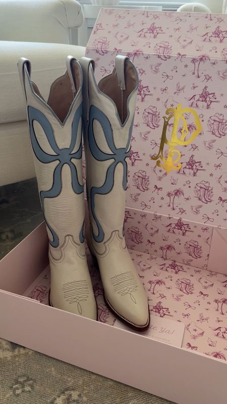 the cutest western boots!! I could seriously own every pair they make if I had no budget lol. They run big and I like recommends to size down a half size. I measured my foot for an 8.5 but I usually like to go a half size up in boots for thicker socks or inserts so I got the size 8.5 in these and they will great with an insert. With a thin sock they are big. They also fit a tad wide in the toe box (my bunion thanks me for that lol) 

There is a promo code: clubpaloma10 however it didn’t work on this pair  

Cowgirl boots // cowboy boots // western boots // bow detail // bow boots // petite Paloma 