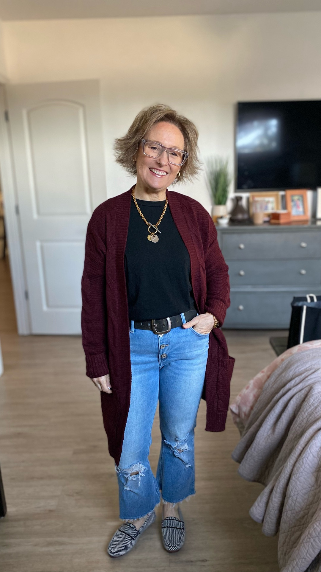 Knit loafers, long cardi and distressed jeans ❤️❤️

#LTKFindsUnder50 #LTKActive #LTKPetite