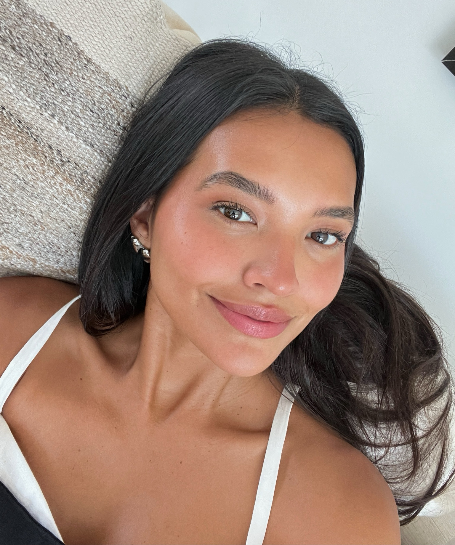 No makeup makeup look! Light and fresh 🫶 shades: Glossier concealer medium tan 3; contour stick in truffle; brow wiz dark brown; waterproof black mascara; makeup by Mario blush in pomegranate; airbrush flawless powder in medium 2; Chanel lip liner in nude burn; lip butter balm in sweet mint 

#LTKBeauty