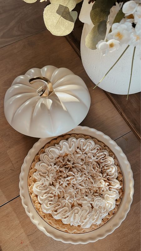 Pumpkin Dishes to add to your Fall kitchen decor 🍂 #pumpkindishes #falldecor #falldishes #pumpkinpie #pumpkinpiedish #pumpkinmug 