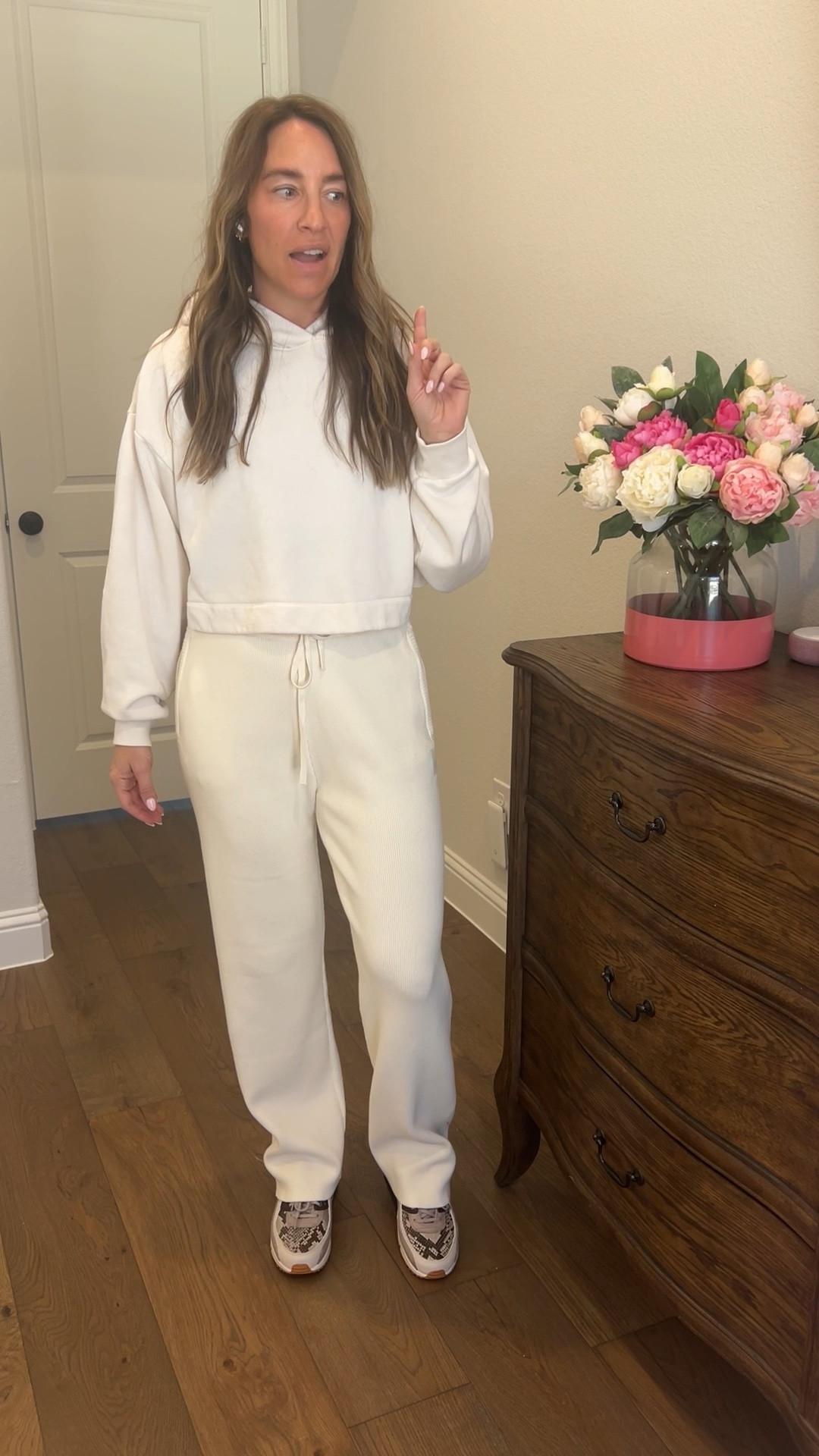 Stepping out of my comfort zone in this all-white Alo set 🤍🐍🔥 Usually, white on the bottom is a no-go for me, but these? A total game-changer! Paired with my snake skin Nikes for that extra edge. 

#LTKActive #LTKStyleTip #LTKShoeCrush