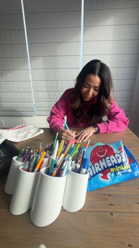 #ad Classroom Valentine’s Day treats? Ain’t no thang! “Helping my kids” with their friends’ treats and helping myself to some of my fave @airheadscandy from @target. It’s called MOM tax.😉 Let’s get our 🩷 day #target shopping on friends.😆🙌🏼  #target #Airheads #AirheadsHaveMoreFun #targetpartner

#LTKparties #LTKfamily #LTKkids