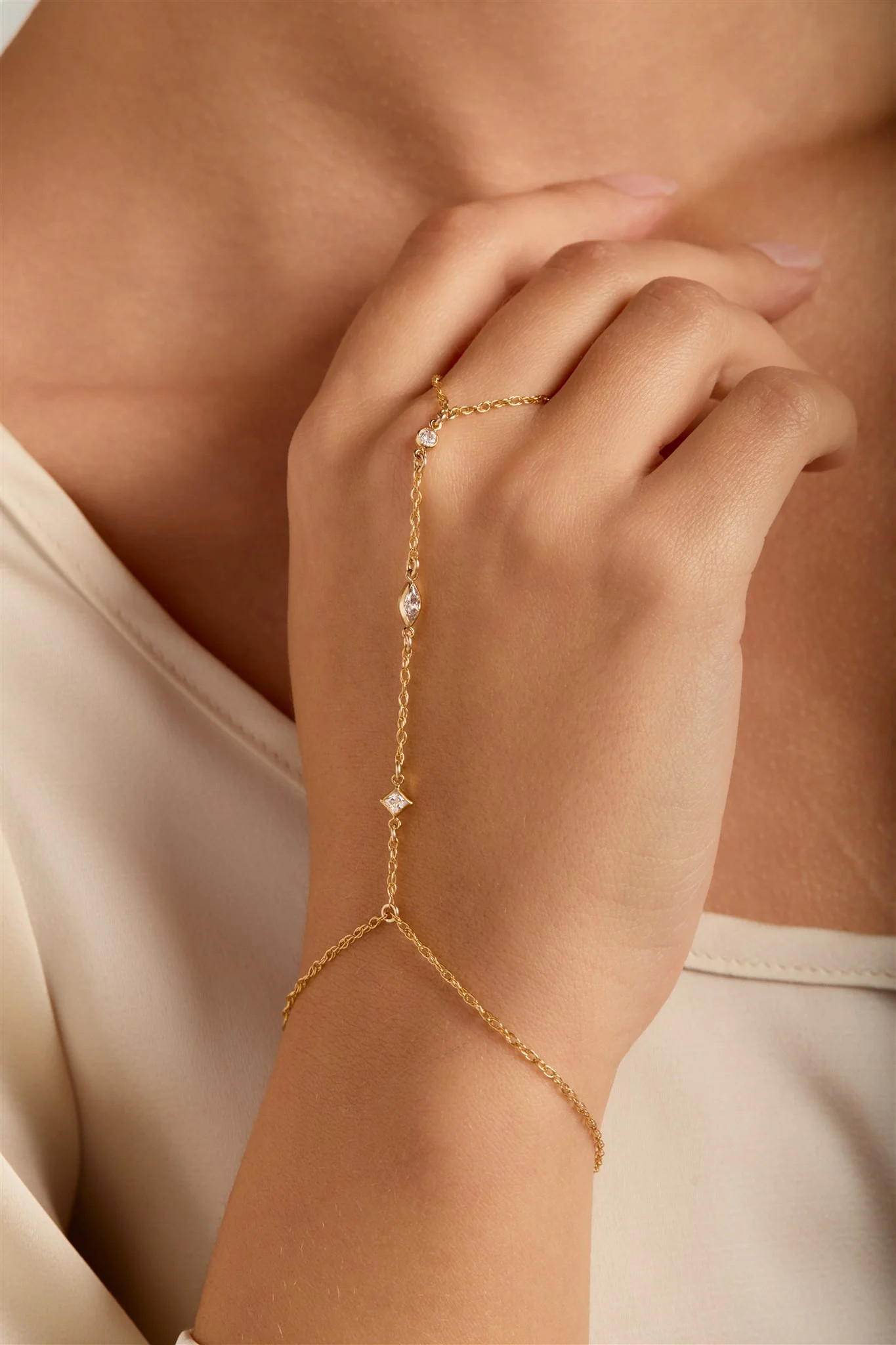 Tavi Hand Chain | Set & Stones