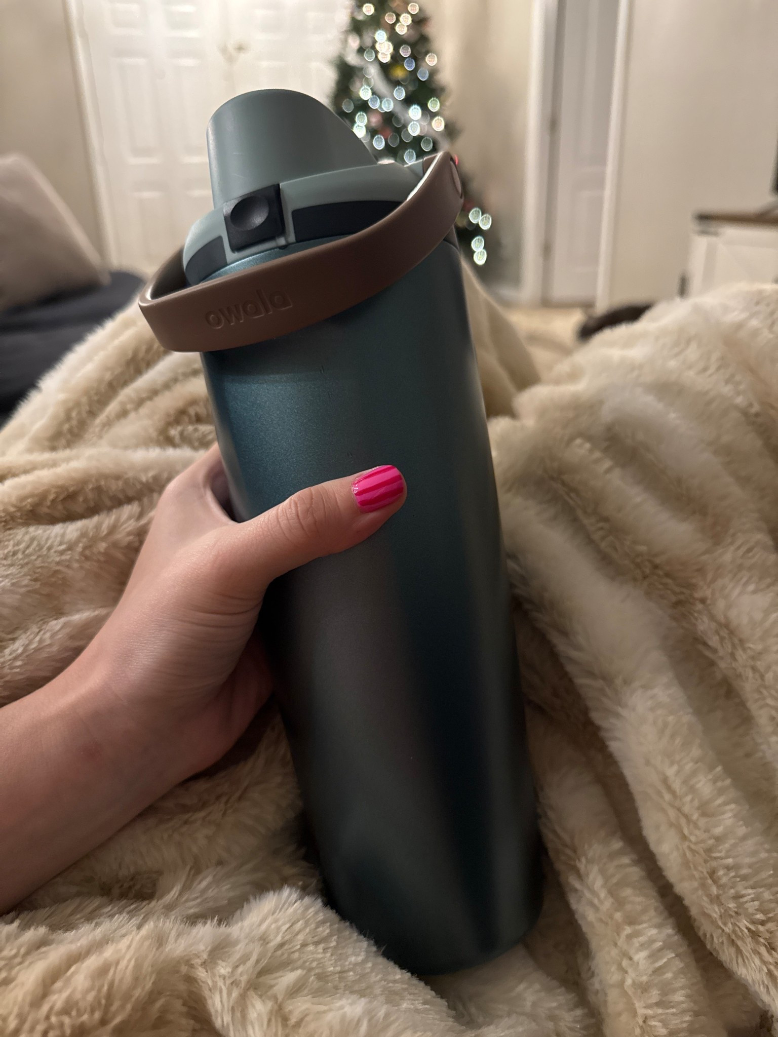 I’ve had a hydro cup for about a year. I got this owala as a gift and I love it! A lot lighter, easier to clean the mouth piece, leak proof and you can even lock the lid! This size fits perfectly into your cup holders too! 

#LTKmomlife #LTKHoliday #LTKGiftGuide