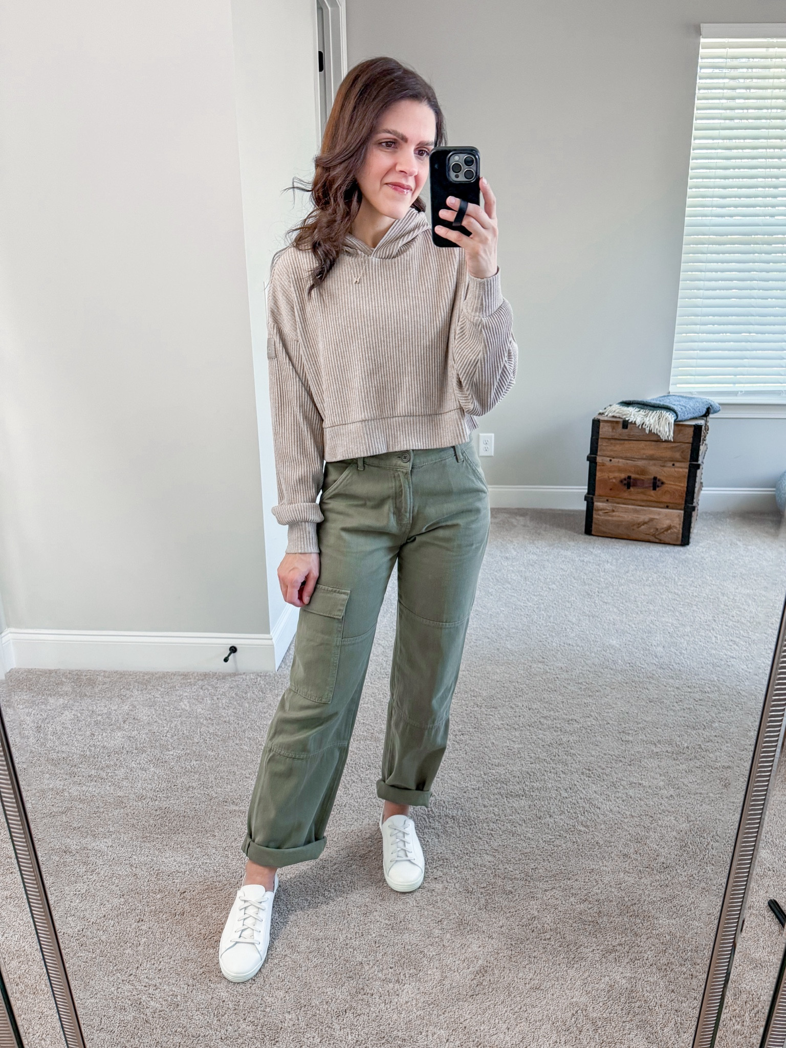 #ootd | cropped Muse sweatshirt, cargo pant, sneaker (all fit tts) 

#LTKstyletip