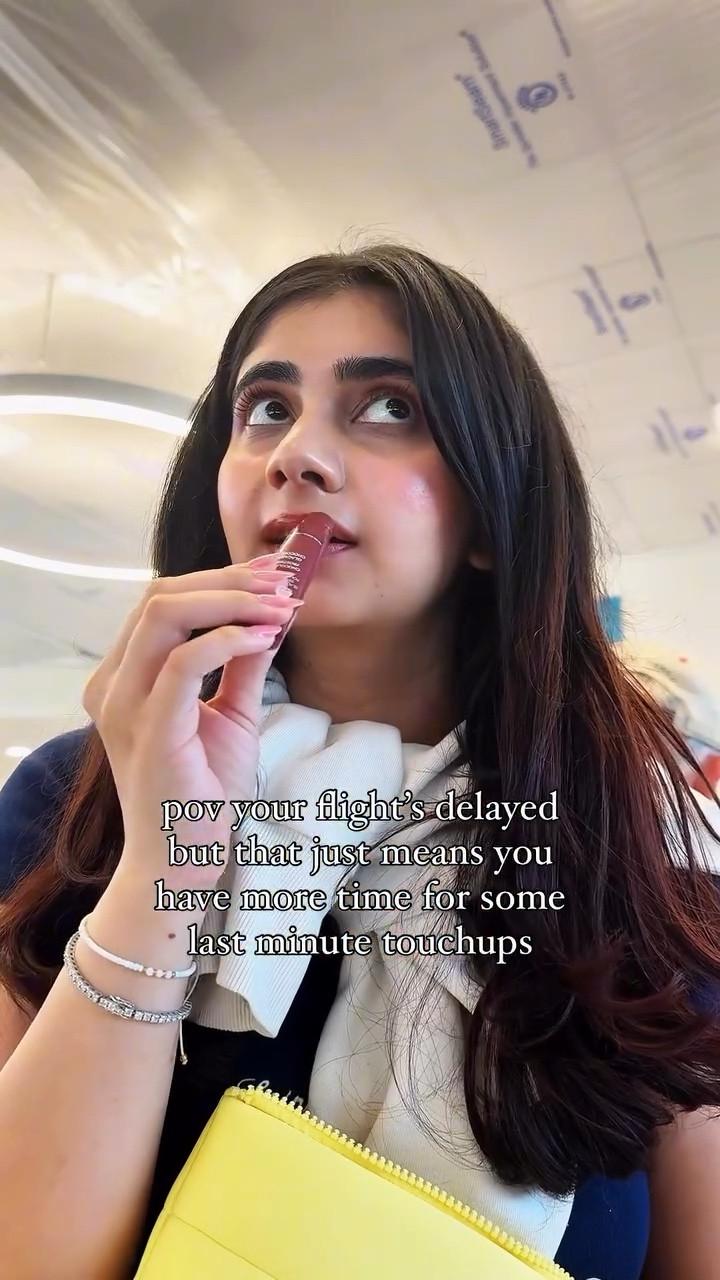 my social anxiety doing this in public📈

#relatable #fypシ #beautytok #airportskincare #dryskinmakeup 

@laneige_us @kulfi.beauty