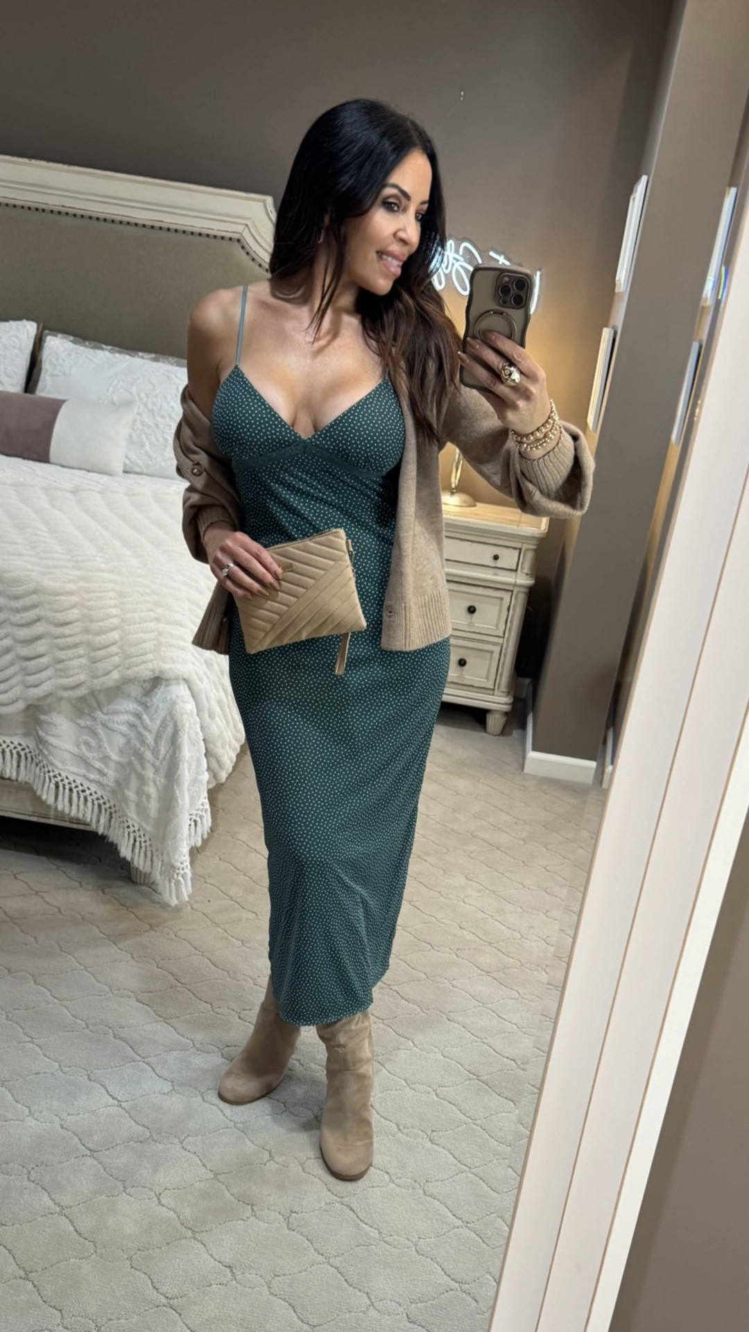 Transitioning this stunning $17 Walmart dress into the new season! I styled this affordable green midi for fall by adding a cozy neutral cardigan, chic tan boots, and a matching quilted clutch. It’s the perfect budget-friendly outfit for those crisp Buffalo days ahead. 🍂✨ Let me know in the comments if you’re ready to break out your fall layers! 👇
#WalmartFashion #FallStyle #LifeInStyleByLiz #AffordableFashion #FallOutfit #WalmartFinds