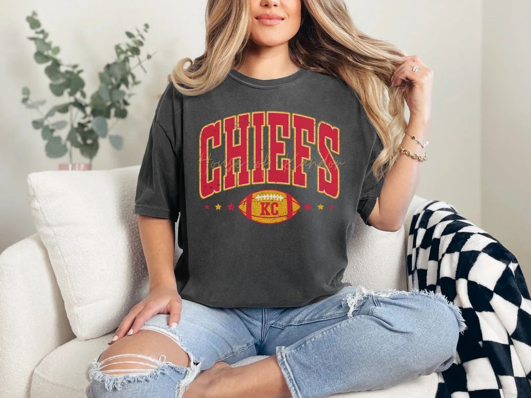 KC Chiefs Retro UNISEX Tee, Pepper // Football Shirt // Football Mom // Chiefs Shirt // Chiefs Ap... | Etsy (US)