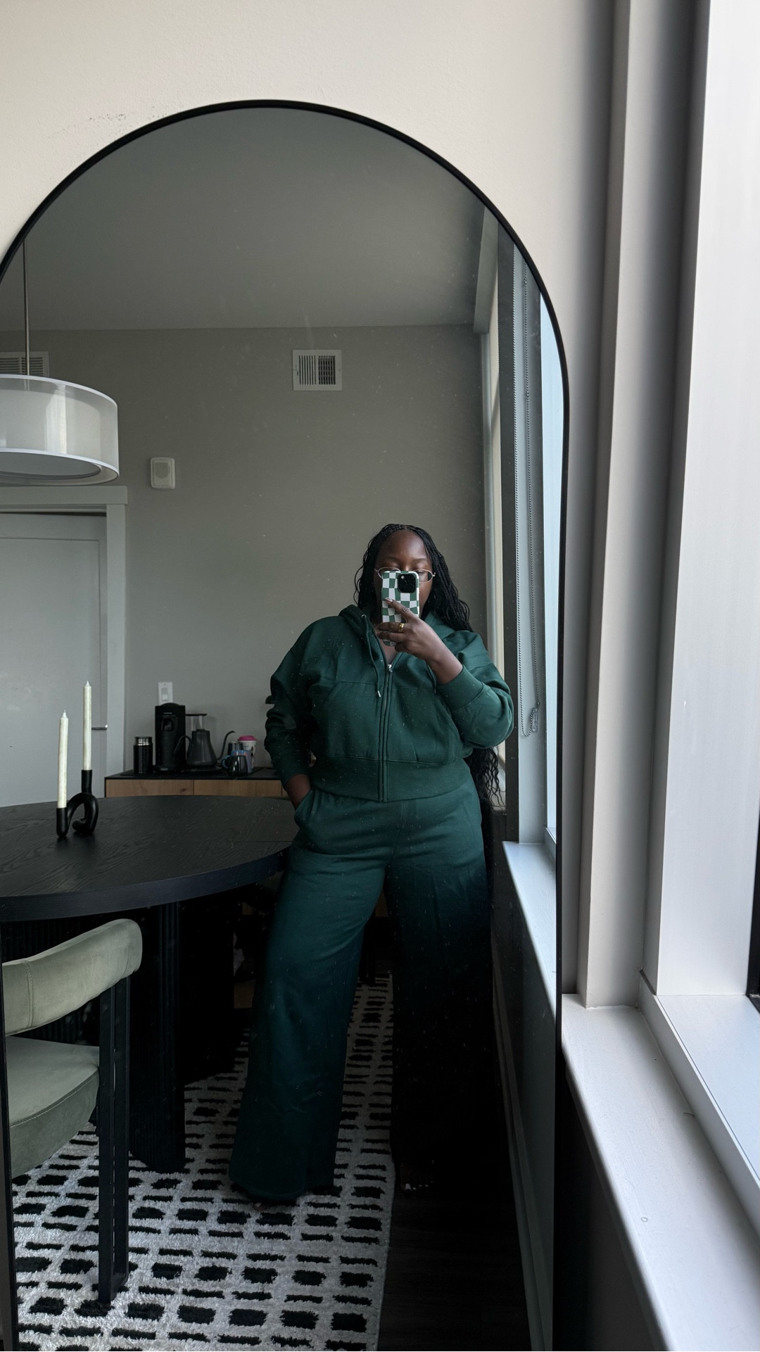 Gap sweatsuit in hunter green 💚

top and bottom size M
regular length

#LTKMidsize #LTKSeasonal #LTKFindsUnder100