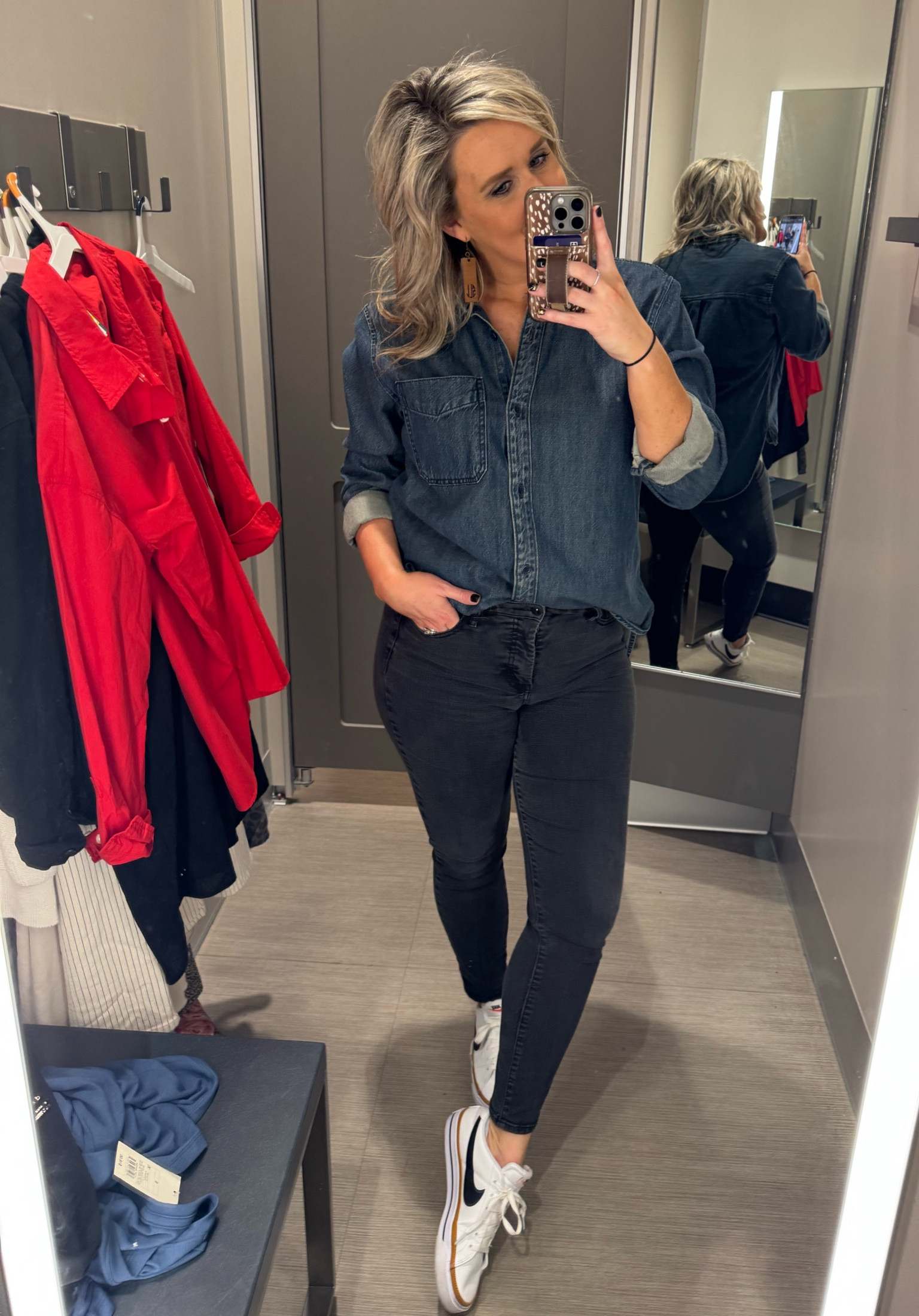 Outfit Inspo: 
Black Jeans
Denim Button-up
Nike sneakers 



#LTKOver40 #LTKMidsize #LTKStyleTip