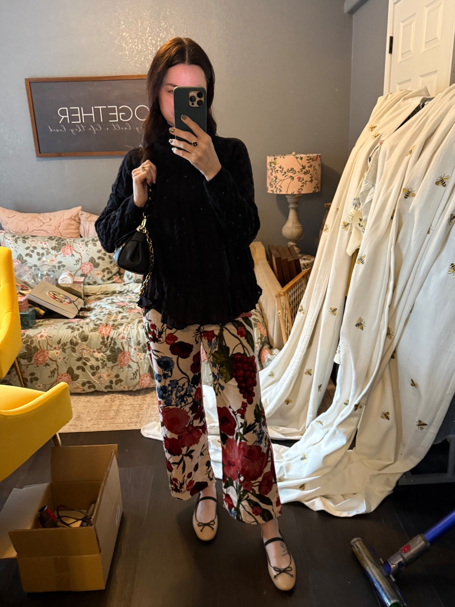 Excuse the extreme chaos behind me - home renovation underway 🤪

I love how fun this pants are. They pair perfectly with this swing top, ruffle hemmed sweater and these Chanel-inspired ballet flats ♥️

#LTKShoeCrush #LTKStyleTip #LTKootd