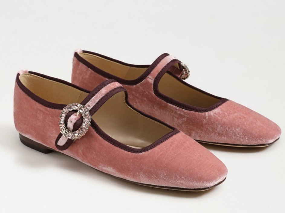 MICHAELA GLOW MARY JANE FLAT

A perfect luxe mary jane for the winter months - the Michaela Glow features a sumptuous textured upper with sparkling buckle hardware. The Michaela Glow looks playful with short hems and adds vintage nostalgia to longer layers

#LTKSeasonal #LTKHoliday #LTKShoeCrush