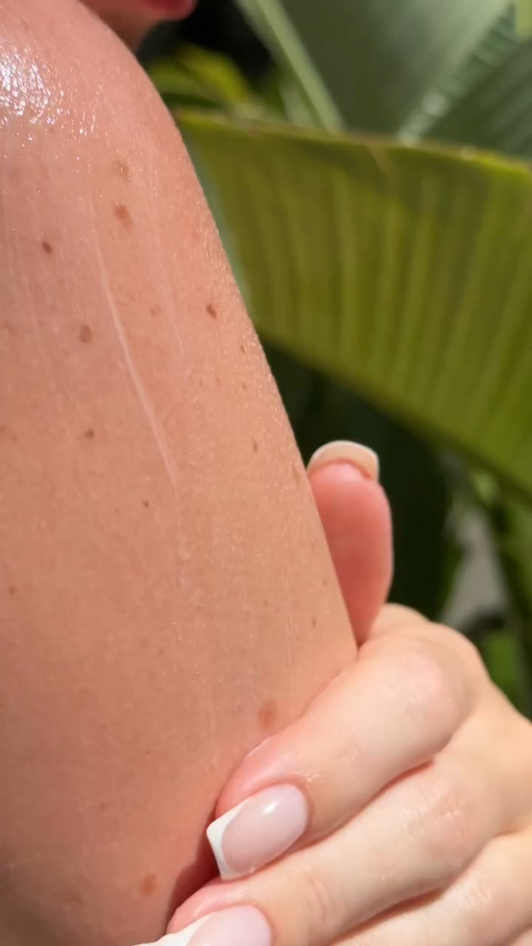 Любовь 💛 начинается с тебя, понимаешь?

Origins Ginger Souffle™ Whipped Body Cream — этот крем… даже не знаю, как описать.

Когда кожа сияет, а тебя спрашивают: «что за парфюм?» — это он. Легкий, ароматный, как объятия в баночке!

Без него теперь не начинается ни одно мое утро. #selfcare