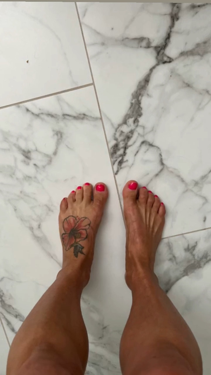 My St Tropez “Gradual Tan Tinted” being applied! 🫶🏼☀️🌴 #selftanner #resortready #summerglow 

#LTKtravel #LTKU #LTKswim