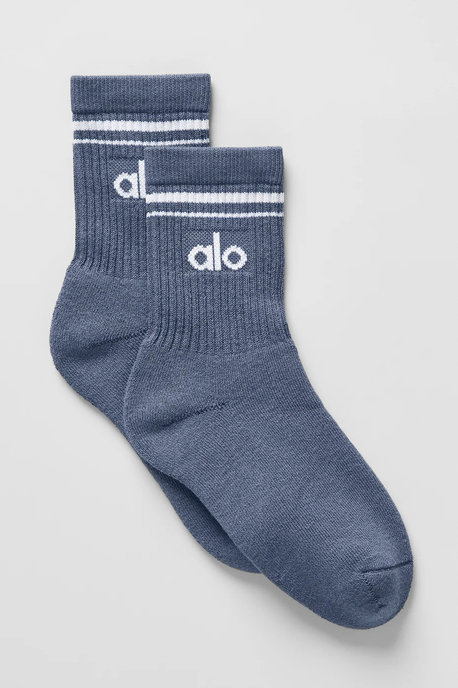 ALO | Half-Crew Throwback Socks in Bluestone/White, Size: Large | Alo Yoga