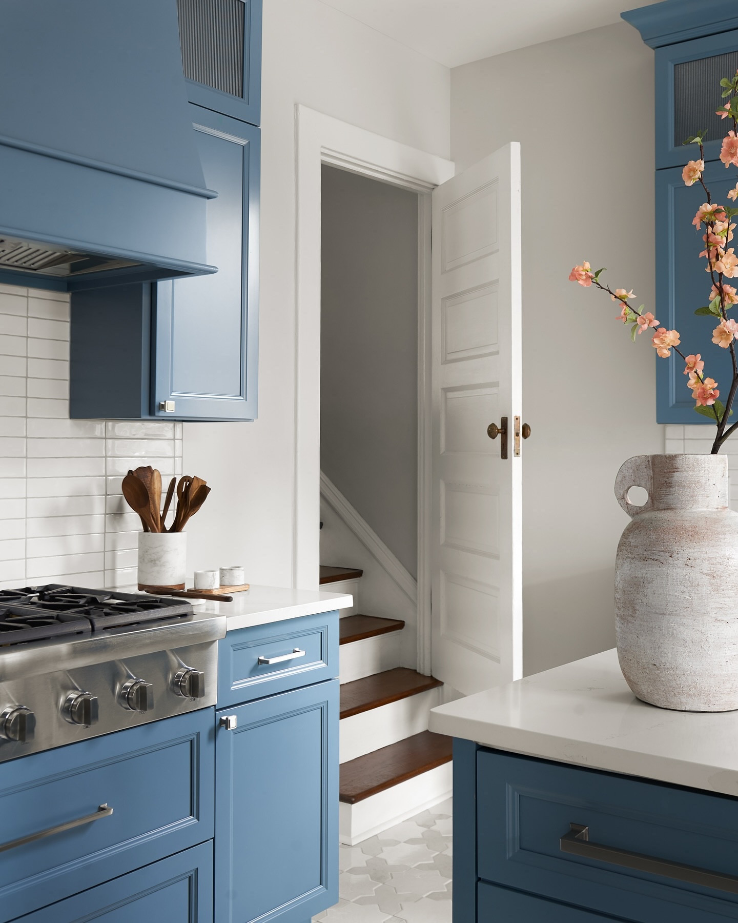 We’re thrilled to finally start sharing this beauty with you!

This 1916 gem has seen a few kitchen renovations over the years, but we have a feeling this one might just be the best yet.

I think we will call her the Big Beaver Blue. 💙

#thorntonid #kitchensofinstagram #housebeautiful #interiordesign #housegoals #designersofinstagram