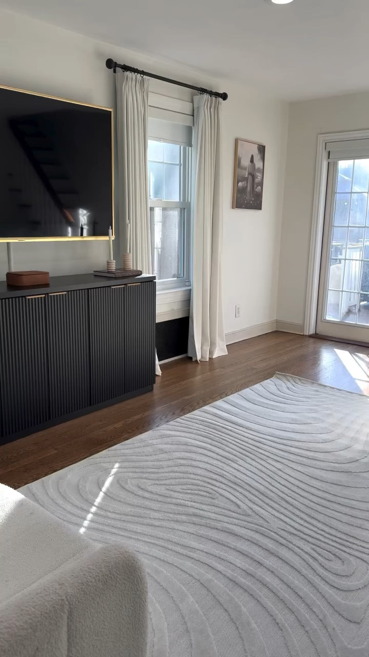 Walmart Coffee Table ✨ | Comment “SHOP” for the 🔗

Amé demasiado lo práctica y funcional que es esta mesa con storage 🙌🏻 Ahora sí… este espacio se siente completo🤍

#HomeDecor #LivingRoomDecor #AmazonHome #CoffeeTable #MinimalHome CozyHome NeutralHome HomeStyling InteriorInspo ModernHome