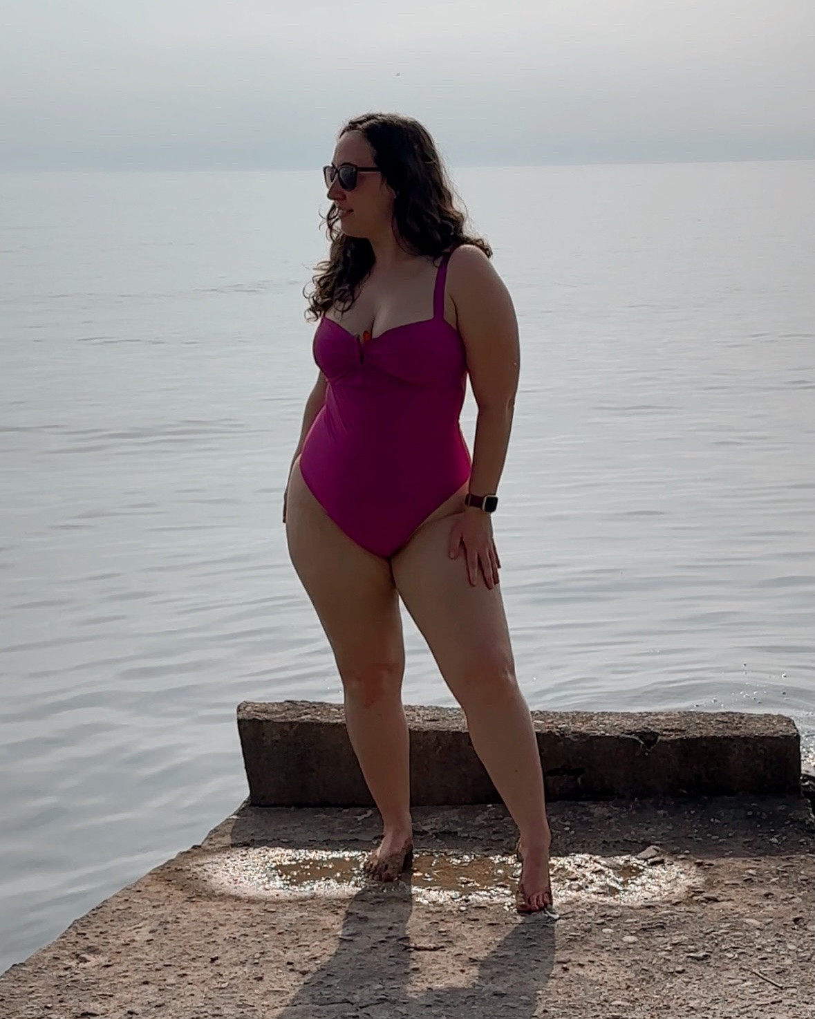 Take me back to the water 🌊 ft my new fave swimsuit from @knix 

The coolest outfit I wore all month 🌙

Beautiful water views 

This cottage was seriously stunning!

🌈 

Summer adventures 🥾 

S’mores 🔥 

❤️❤️❤️

🙂‍↕️

🍓