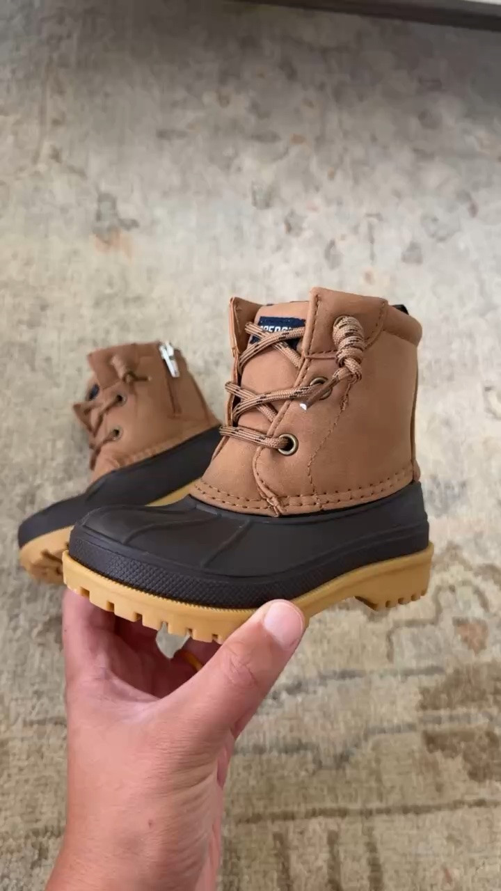 Sperry boots for kiddos!

On sale now!!

DSW, sperry boots, kids sperry boots, kids boots, rain boots, hiking boots, boy mom, grace white