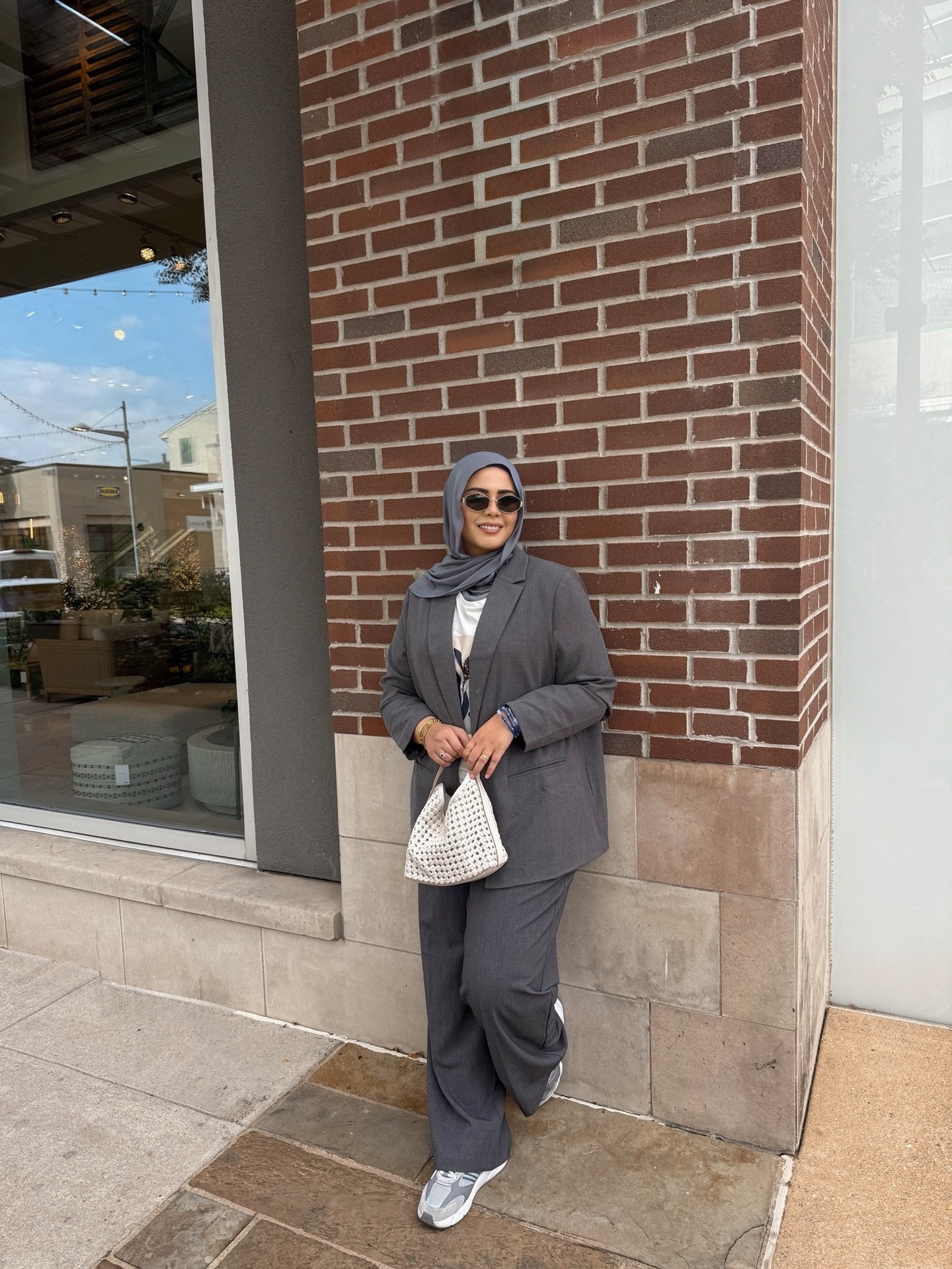 رد قلبي وقلي هوه!

Outfit details👇🏻
Grey Suit: @oldnavy 
Shoes: @adidas 
Bag: @target @targetstyle 
Hijab: @nscarvesbynour @nscarvesllc 
Sunnies: @amazonfashion 

#modestfashion #hijabiootd #blazerootd