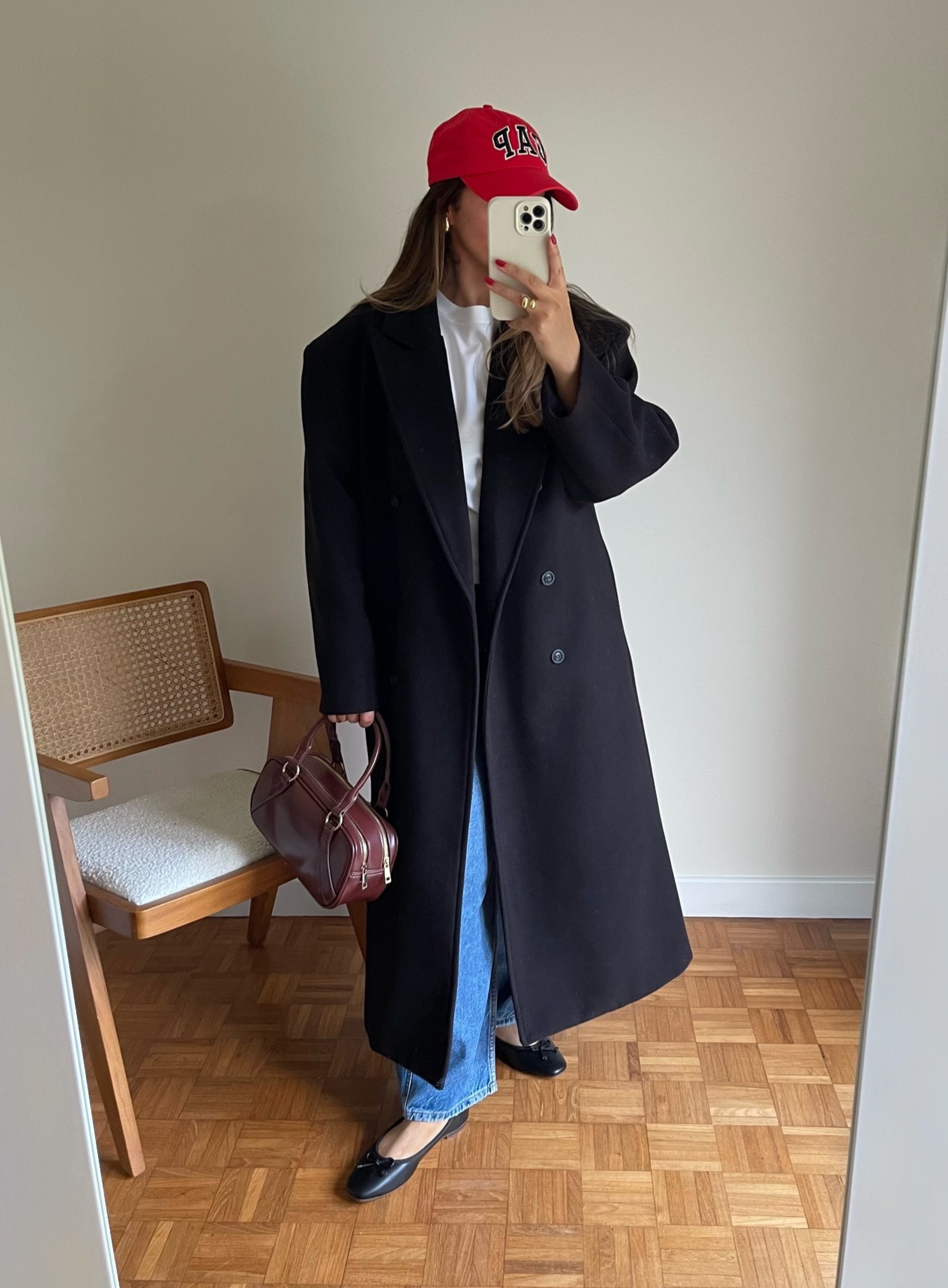 autumn winter outfit black coat red cap new season styling ootd 