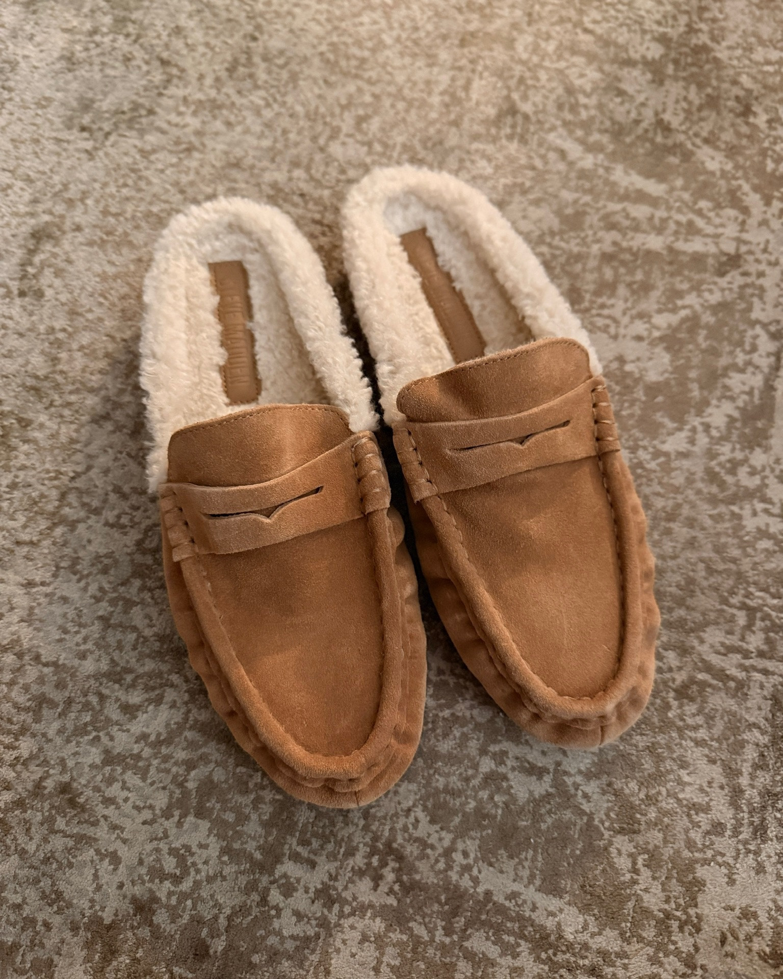 Designer look for less!! Super cute and cozy Sherpa lined mules! On sale 18% off / $89.98 • Extra $10, $20, or $60 off with code: COZYUP

These run big so if between sizes, go down.

@DSW

#LTKSaleAlert #LTKOver40 #LTKMidsize