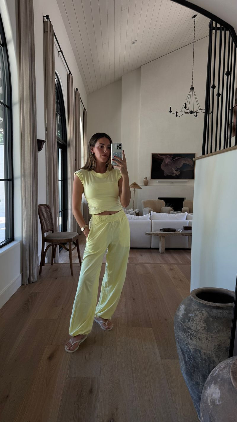 Hot Crossover Set - wearing an XS 

 #LTKActive #LTKStyleTip