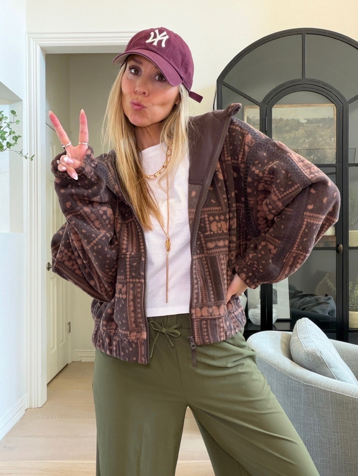 Obsessed with this cozy fleece in the bandana print! Yaaasssss Target!! 🎯✨