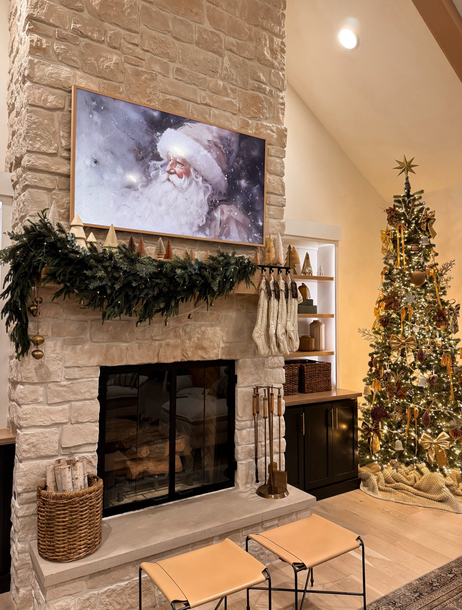 Christmas decor | neutral holiday decor 

#LTKSeasonal #LTKHoliday #LTKHome